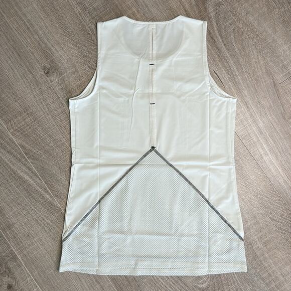 ZŪDA Gravity Grey Sleeveless Keyhole Back Scoop Neck Workout Tank Top Women’s - Picture 7 of 11